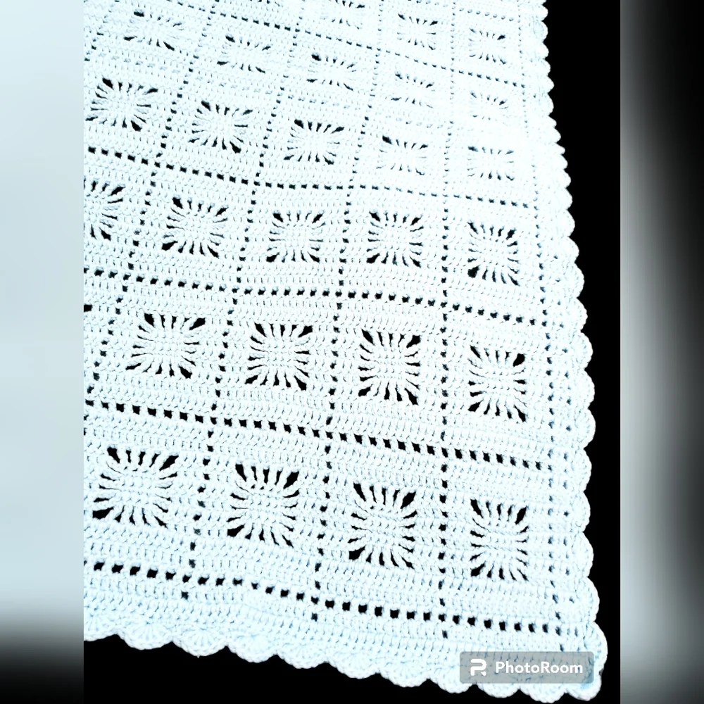 🧶Vintage 🧶Handmade 🤶Granny Square 🧶Afghan, Light Blue - Picture 4 of 5